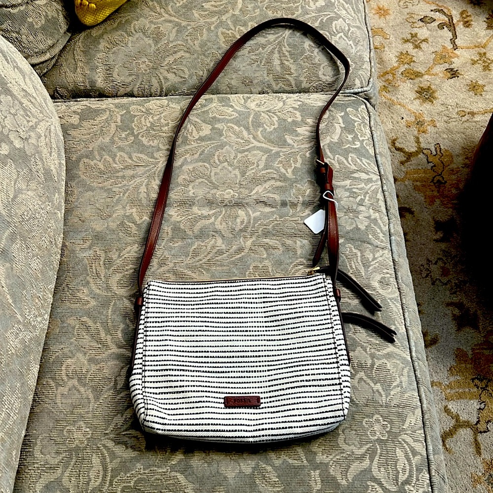 Like new Fossil bag
Hardly used
Brown, Black and beige
No wear on strap